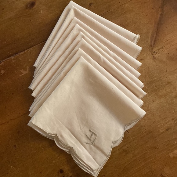 Linen Napkins Stitched Scalloped Edges Set of Eight - Picture 1 of 13
